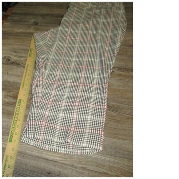 Lane Bryant Capri Pants Plaid Black White Pink WOMENS PLUS SIZE 26 Msre 43x21 - Picture 9 of 9
